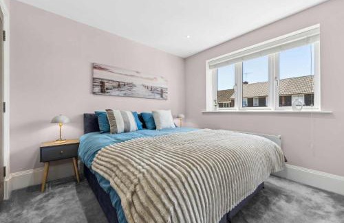 Curdworth House | Modern 3BR Home in 24 Breeden Dr Near M6, NEC & Airport Hot Tub, Netflix, Free Parking