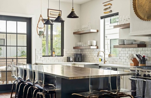 Chestnut House | Modern 3BR Home | Mins to DT ATX & UT | Balcony