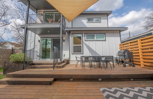 MLK House | Modern 3BR Home w/Backyard, BBQ grill & Sauna!
