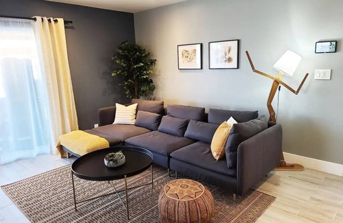 Paradise House | Modern 3BR house next to Airport & Strip!