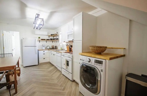 Westside House | Modern 3BR in Downtown CHS Hottest Neighborhood