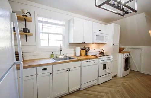 Westside House | Modern 3BR in Downtown CHS Hottest Neighborhood
