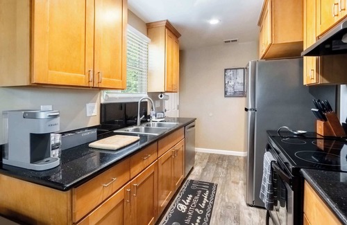 Santa Clara House | Modern 3BR in Silicon Valley - BBQ & Netflix