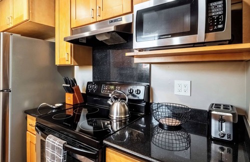 Santa Clara House | Modern 3BR in Silicon Valley - BBQ & Netflix