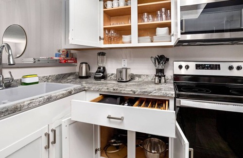 West San Antonio House | Modern 3BR|Lackland & SeaWorld