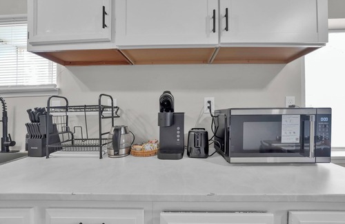 Westgate House | Modern 3BR Near Downtown & Casino, Pet-friendly, Fast Wi-Fi, Laundry
