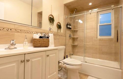 Kearny Apartment | Modern 3BR Near EWR 10 Min to Newark 25 to NYC