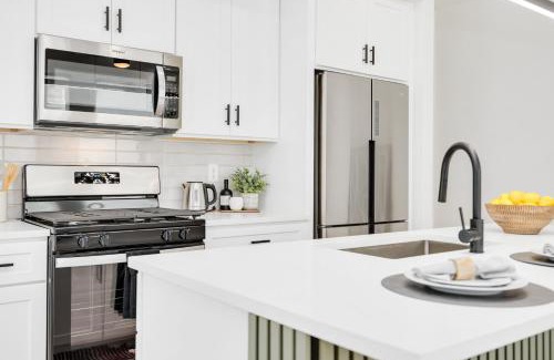 Northside House | Modern 3BR Near Minute Maid Ensuite & Balcony