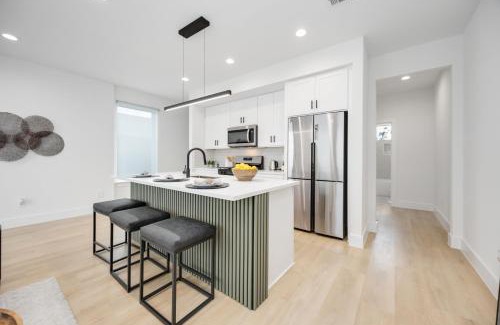 Northside House | Modern 3BR Near Minute Maid Ensuite & Balcony