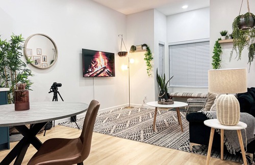 Clawson House | Modern 3BR Urban Oasis 🌿 Close to SF & Oakland Ballers 🏟️