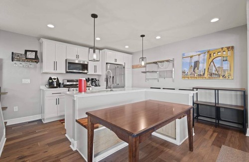 Mount Washington House | Modern 3BR with Breathtaking Skyline Views