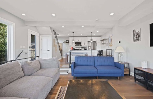 Mount Washington House | Modern 3BR with Breathtaking Skyline Views