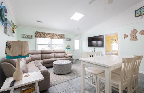 Kitty Hawk House | Modern 3rd Row Cottage Hot Tub and Pet Friendly