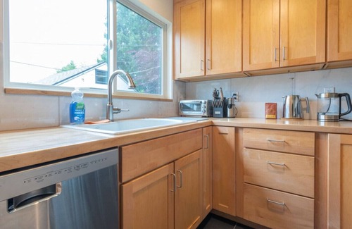 King House | Modern 4-bdrm Cape Cod House, Popular NE Portland