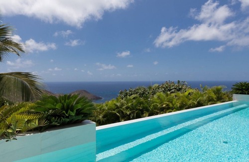 Devet Villa | Modern 4 BDRM Carribean Villa w Pool