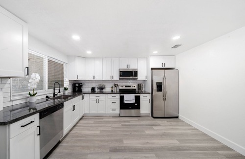 Citrus Heights House | MODERN 4 BED 2 BATH GIGANTIC LUX HOME W/POOL