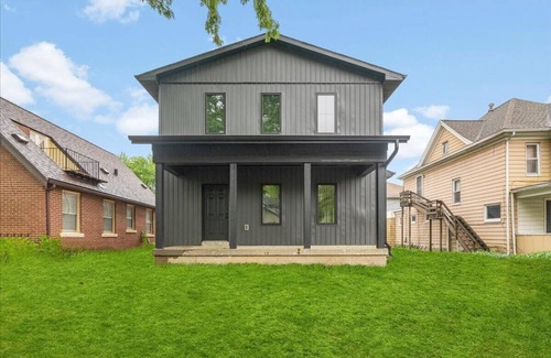 Cedar Falls House | Modern 4 Bed/3.5 Bath Farmhouse Steps to Downtown CF!
