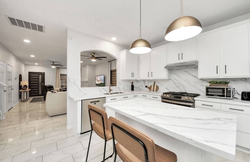 Katy House | Modern 4-Bed Home in Katy + King Beds + Trail Access + Great Location