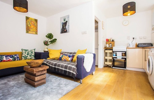 Stratford and New Town House | Modern 4 Bed home w/Private Garden in Stratford!