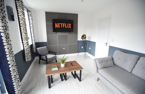 Lincoln House | Modern 4 bed - Lincoln - Parking