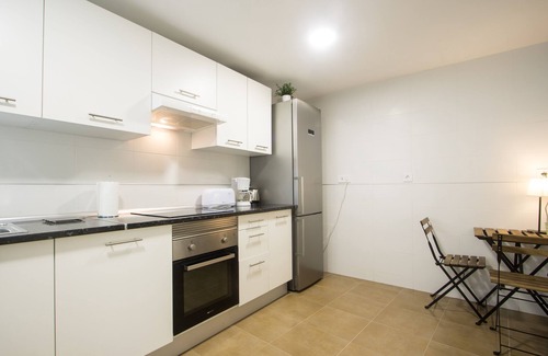 Alicante City Centre Apartment | Modern 4 Bedroom 2 baths with AC & Wifi in Casco Antiguo