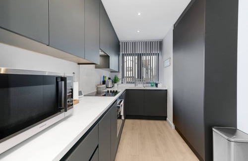 Slough House | Modern 4 Bedroom House 03 With Parking in Farnham Royal, Slough