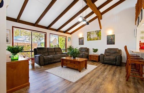 Sunshine Bay House | Modern 4-Bedroom Home Steps to Sunshine Bay Beach