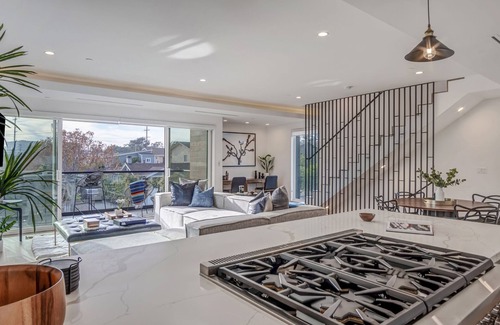 Palms House | Modern 4-bedroom home with charge station Centrally located near Culver City