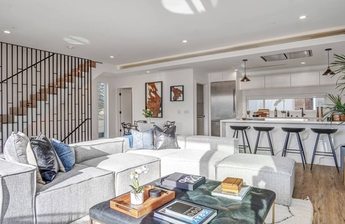 Palms House | Modern 4-bedroom home with charge station Centrally located near Culver City