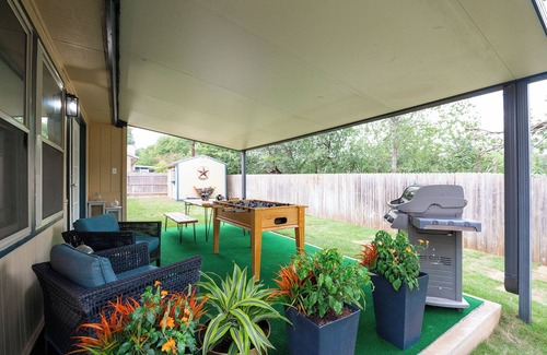 Encino Park House | Modern 4-bedroom home, Perfect location in San Antonio with patio and games