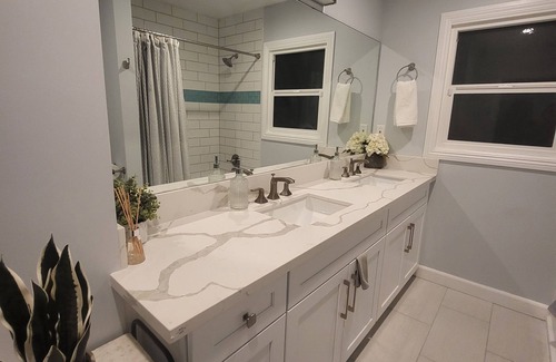 Tustin House | Modern 4 Bedroom Home - 15 mins from Disneyland