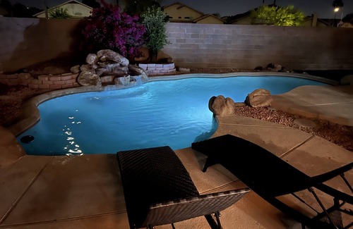 Avondale House | Modern 4 Bedroom Home with Pool