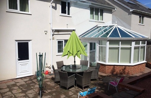 Corwen House | Modern 4 Bedroom House
