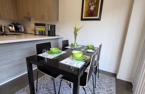 Barrie House | Modern 4 Bedroom Townhouse in Barrie South
