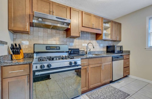 Stone Mountain House | Modern 4 Bedroom Home Minutes From Stone Mountain