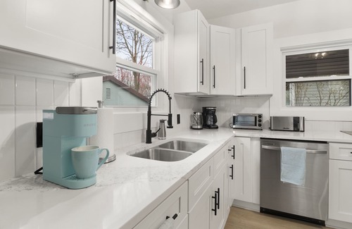 South Wedge House | Modern 4 BR/2 Bath House near University of Rochester