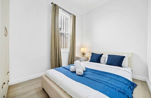 Glebe House | Modern 4B2B house@Glebe
