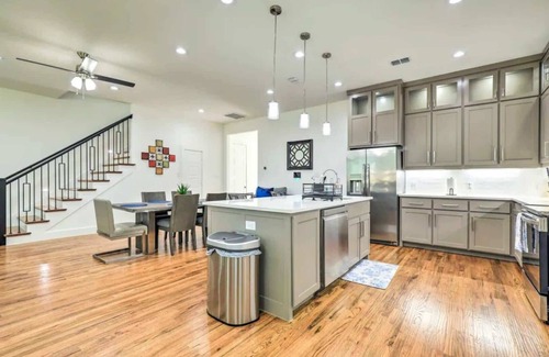 West Dallas House | Modern 4BD, Best in the West, Dallas Area