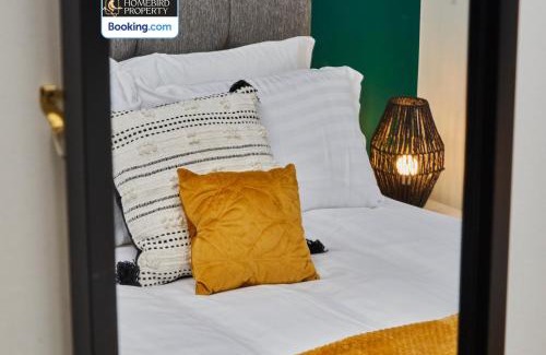Leeds House | Modern 4Bedroom House By Homebird Property Management Short Lets & Serviced Accommodation Leeds With Private Parking & Garden