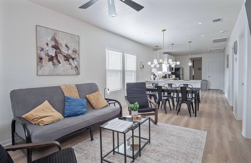 Downtown San Antonio House | Modern 4BR/2.5BA Stylish Home Near DT & Riverwalk