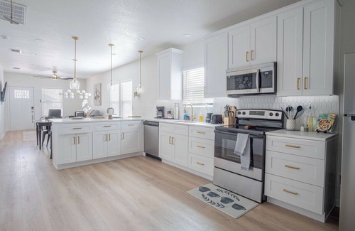 Downtown San Antonio House | Modern 4BR/2.5BA Stylish Home Near DT & Riverwalk