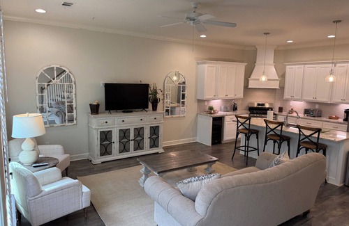 Tuscaloosa House | Modern 4BR/4.5BA Townhome in Historic Downtown Northport, AL!