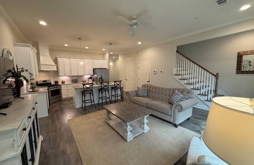 Tuscaloosa House | Modern 4BR/4.5BA Townhome in Historic Downtown Northport, AL!