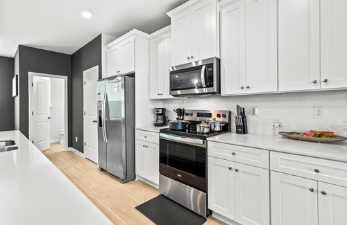 Church Street House | Modern 4BR/4B Near Downtown ATL