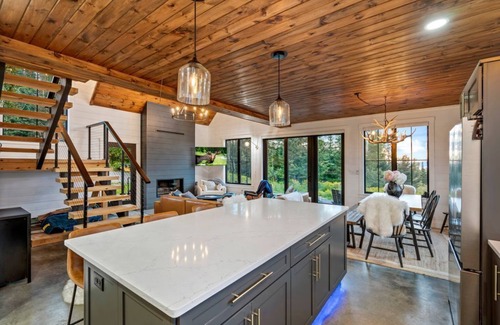 Rangeley House | Modern 4BR Cabin w/Breathtaking Views + Fireplace