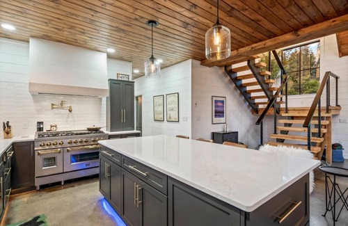 Rangeley House | Modern 4BR Cabin w/Breathtaking Views + Fireplace