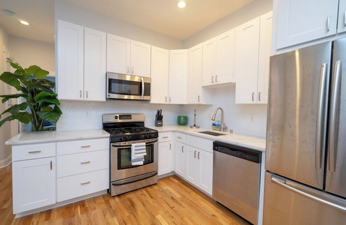 Park View House | Modern 4BR Columbia Heights Gem Walk 2 Metro & Shops with Parking