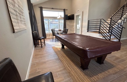 Glendale House | Modern 4BR Escape w Private Pool, 3 mi to state farm stadium, dining & shopping!