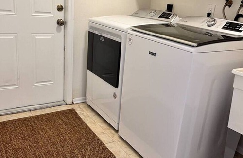 Seminole Apartment | Modern 4BR Home w/Private Heated Pool & Firepit