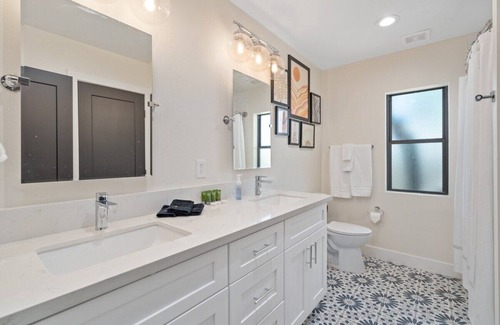 Raskin Estates House | Modern 4BR Home with Pool & Game Room